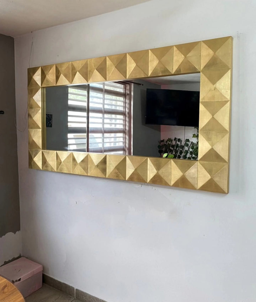 Espejo pirámide 3D tono dorado