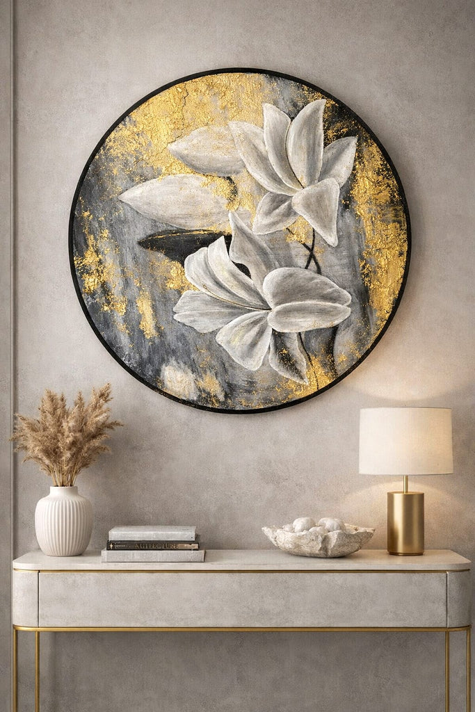 Flor gris con hoja de oro